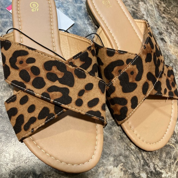 NWT Women's Brown Leopard Print Crossover Slide Sandals - Picture 3 of 5